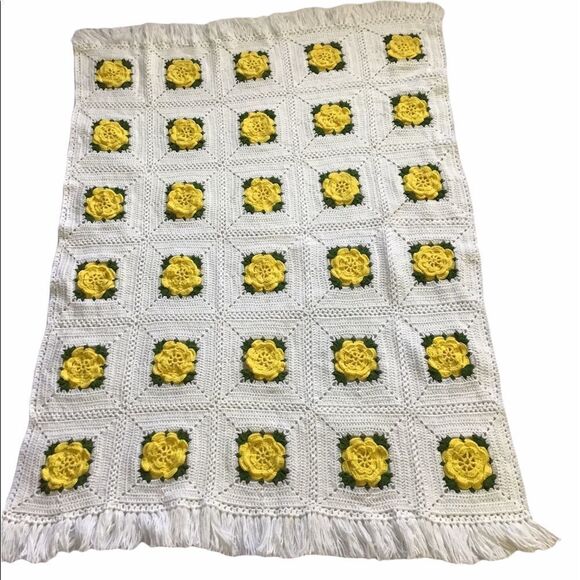 Granny Square Floral Fringed Hem Blanket/Throw - Picture 2 of 7